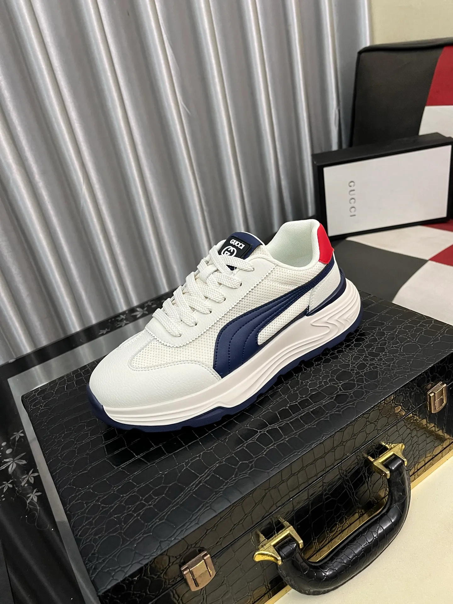 Men's Men's Shoes 💰458⌚️⌚️【GUCCI】Gucci men's latest white shoe series casual shoes! The official website is built 1:1. Upper: Made of imported cowhide, with electric embroidery ➕Inner lining: Made of high-quality first-layer pigskin, soft and comfortable. Picky material selection and exquisite workmanship give you the best enjoyment. Size: 38-443️⃣Colors available